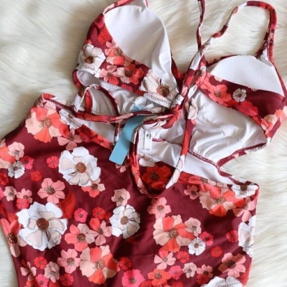 NWT Red White Plus Size One Piece Swimsuit Size 2X Floral Print Fourth Of July - Picture 7 of 10